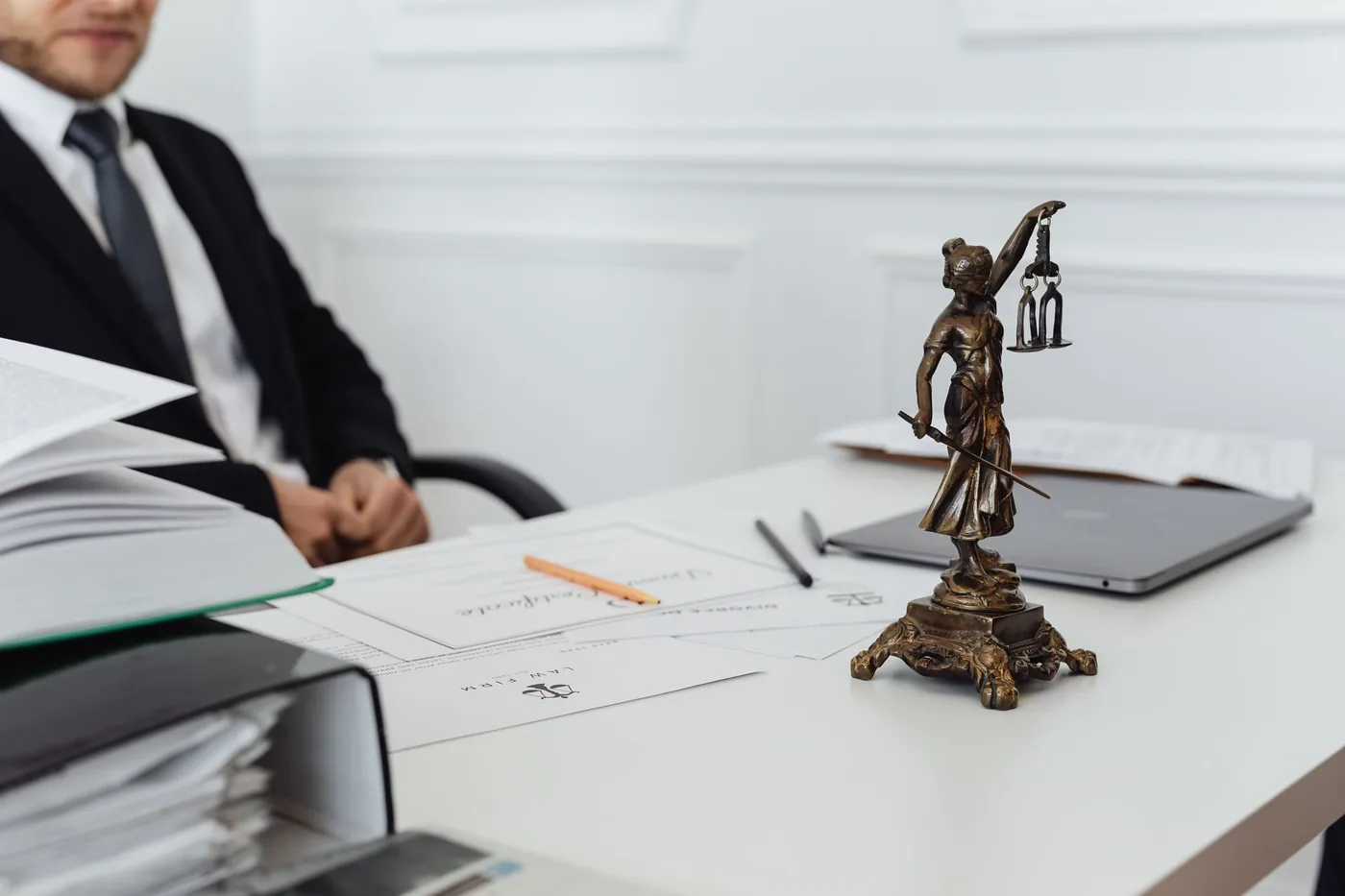 Arbitration vs. Mediation in the UAE: Choosing the Right Path to Resolve Disputes